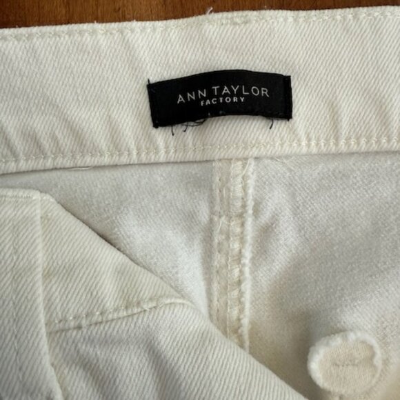 Ann Taylor Women's Cropped White Jeans, size 10 - Picture 11 of 12